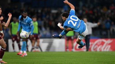 Наполи укроти "биковете" и застраши второто място на Милан