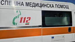 Товарен автомобил тръгна сам на заден ход и блъсна пешеходец в Русе