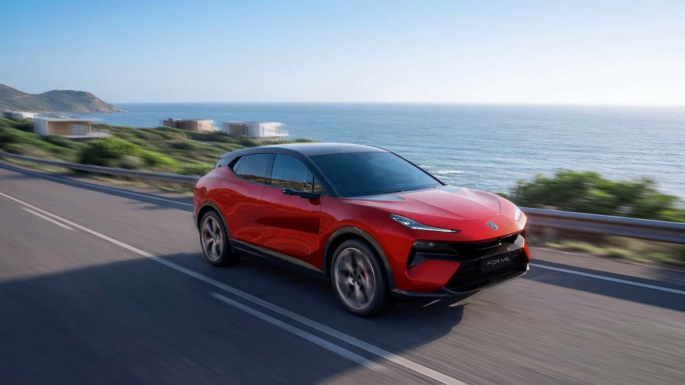 Lotus пуска хибрид с мощност 952 к.с. за Европа