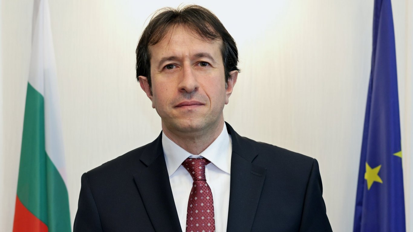 Възнагражденията на изпълнителния директор и членовете на Борда на директорите