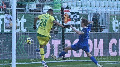 Лудогорец взе задължителния си мач срещу последния