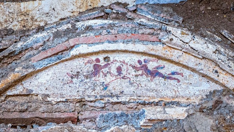 Фигури на Крилатата Победа бяха открити в новоразкрит некропол в Рим