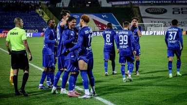 Късна дузпа събори "черно-бяла" стена на "Герена" 