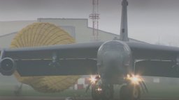 САЩ струпват тежки бомбардировачи в Англия (снимки)