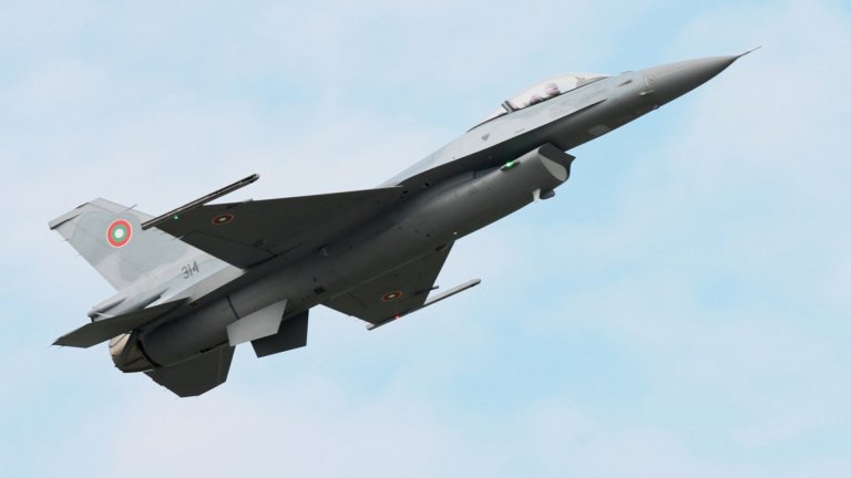 F-16 и хеликоптери с ниски полети над Пловдив