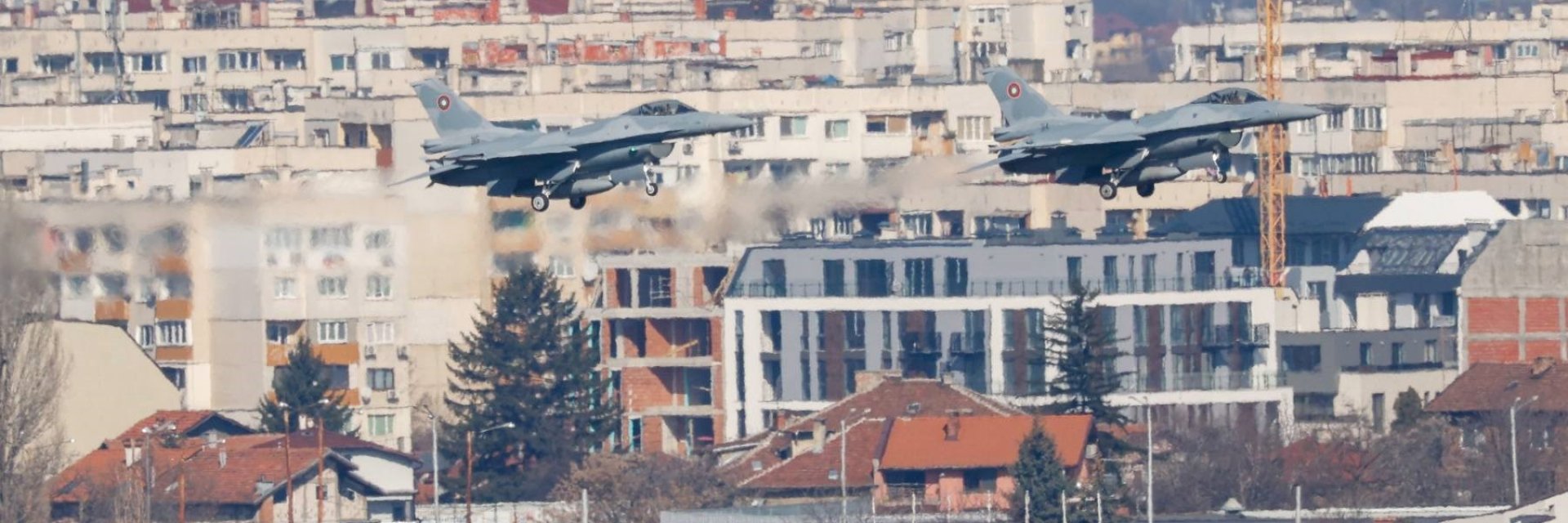 Български изтребители F-16 летяха ниско над София, било учение (снимки/видео)