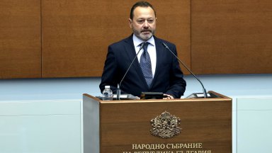 Новият служебен министър на регионалното развитие Николай Найденов положи клетва