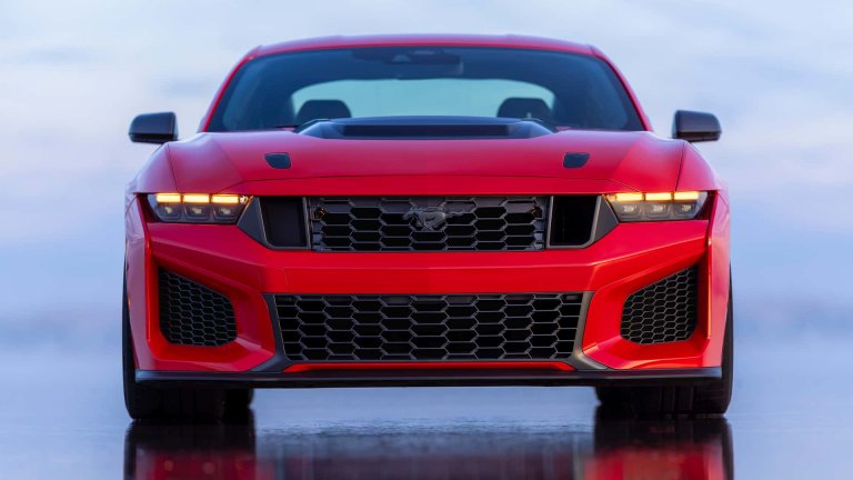 Новият Ford Mustang Dark Horse SC струва над 100 000 долара