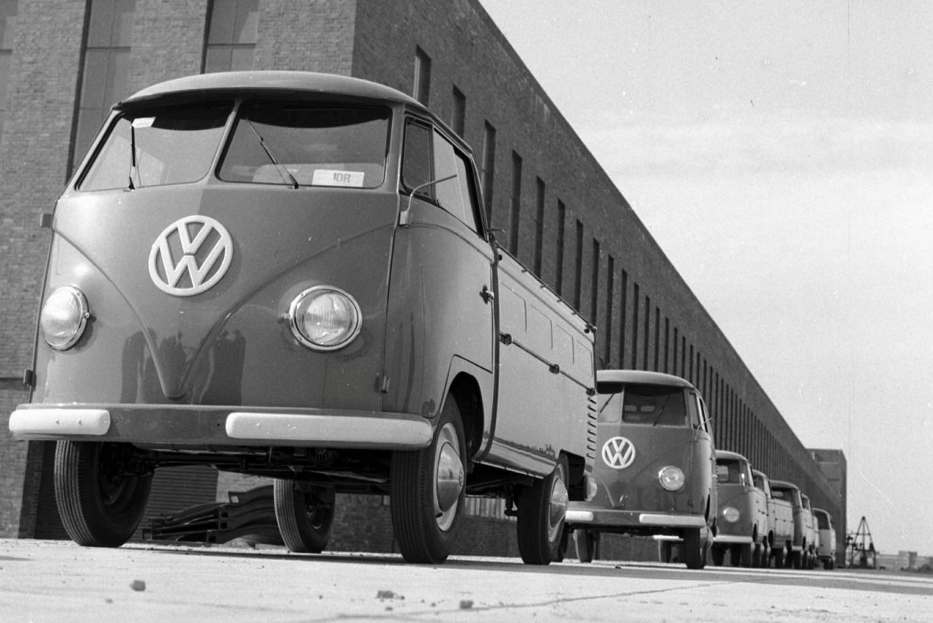 Поради големия си успех, в Хановер е построен втори завод за VW Bulli, завършен само за една година