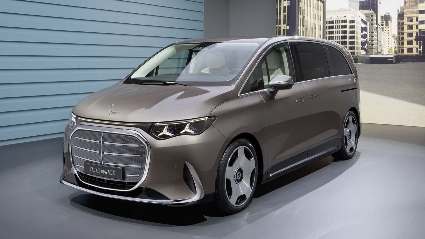Новият Mercedes-Benz VLE комбинира комфорта на луксозна лимузина и микробус