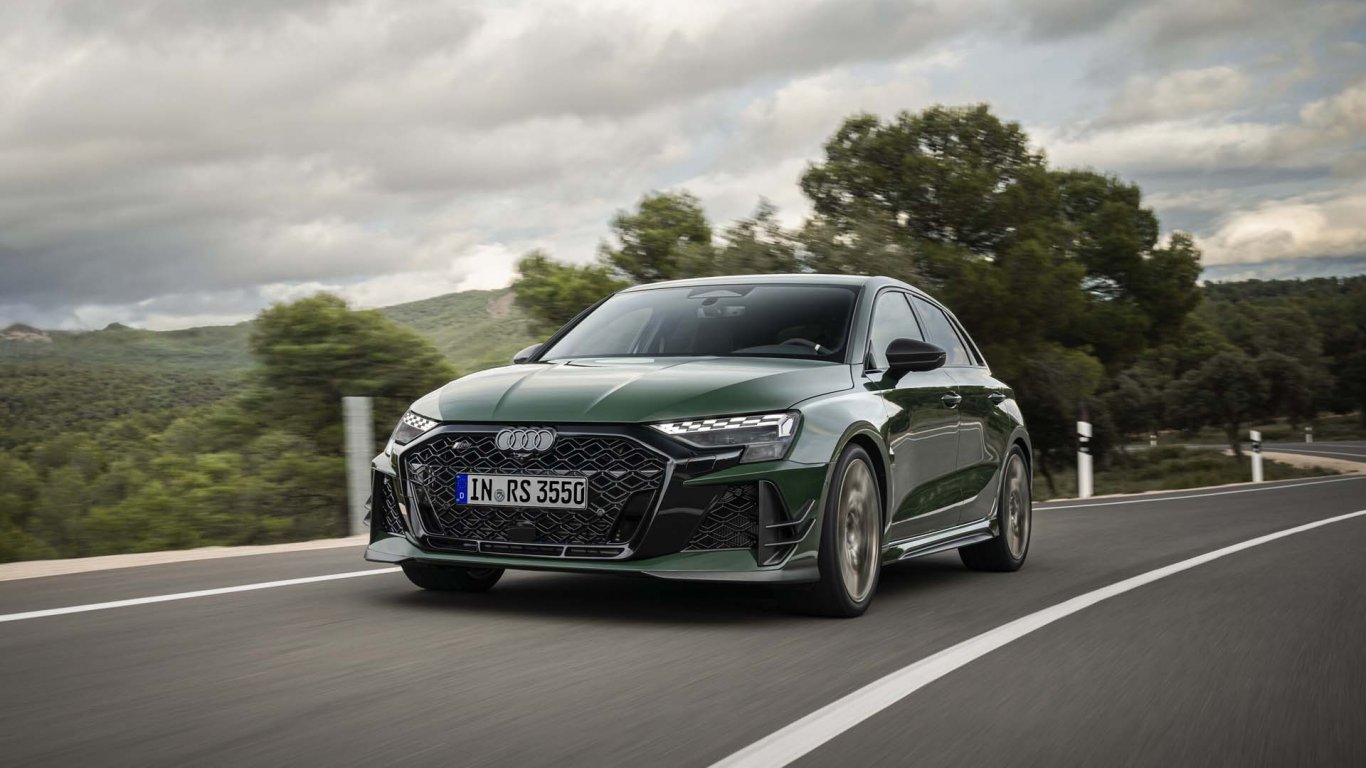 Audi празнува 50 години 5-цилиндров двигател с новото RS 3 Competition Limited 