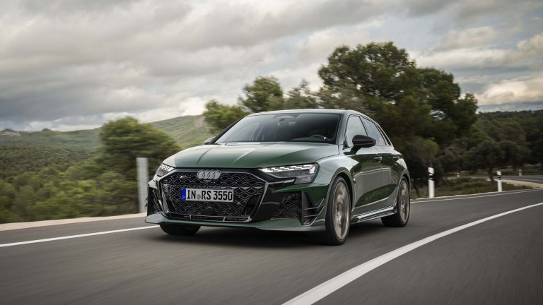 Audi празнува 50 години 5-цилиндров двигател с новото RS 3 Competition Limited 