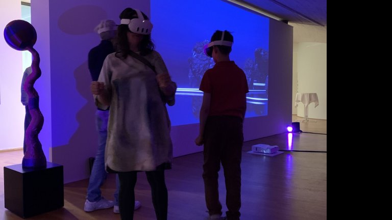 Симбиотична синхроничност - интерактивна мултимедийна инсталация на Дагмар Шюрер