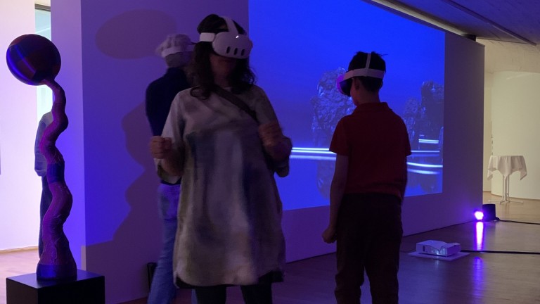 Симбиотична синхроничност - интерактивна мултимедийна инсталация на Дагмар Шюрер