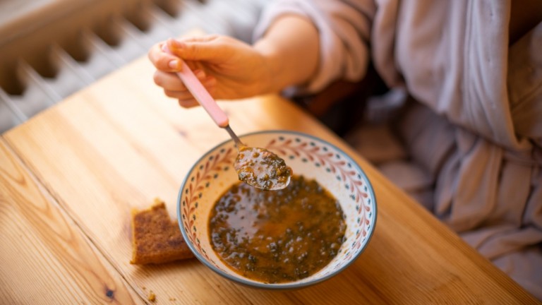 Пролетно: Супа от коприва и червена леща 