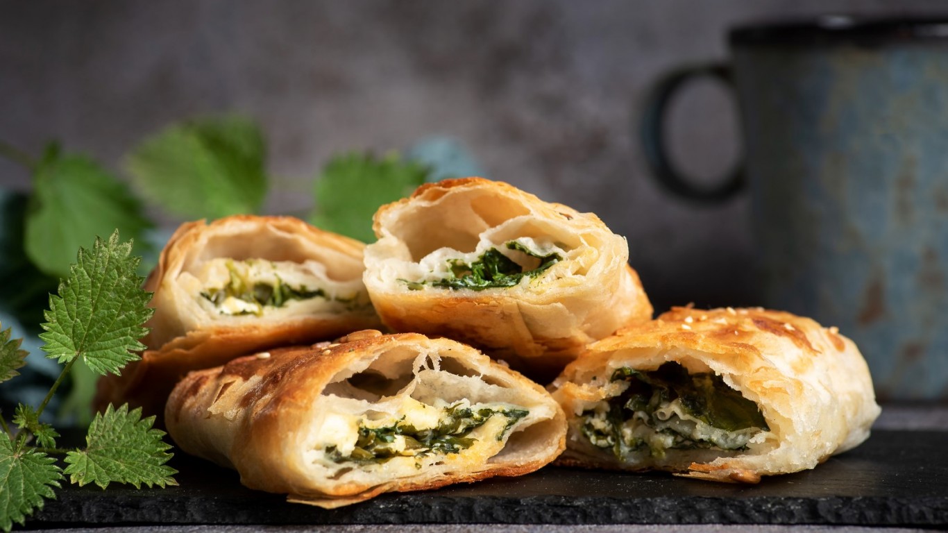 Баница с коприва и сирене, но по-така