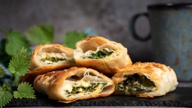 Баница с коприва и сирене, но по-така