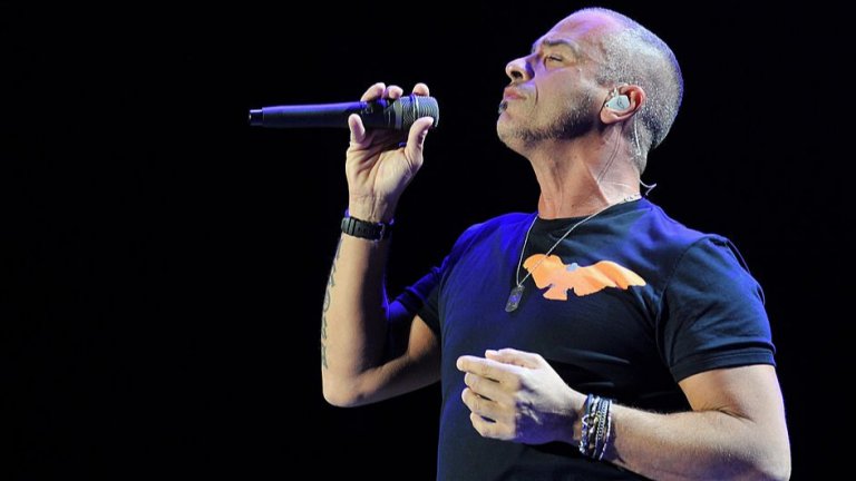 Ерос Рамацоти пред Dir.bg: Любовта е риск, но музиката ме научи, че уязвимостта не е слабост