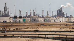 Shell и TotalEnergies обявиха форсмажор за доставки на втечнен природен газ от Катар