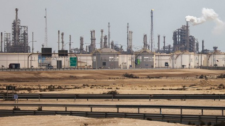 Shell и TotalEnergies обявиха форсмажор за доставки на втечнен природен газ от Катар