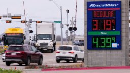 Иран предупреди света да се готви за 200 долара на барел