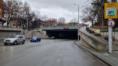 Стационарна камера засича скоростта в подлеза на улица "Гладстон" в Пловдив