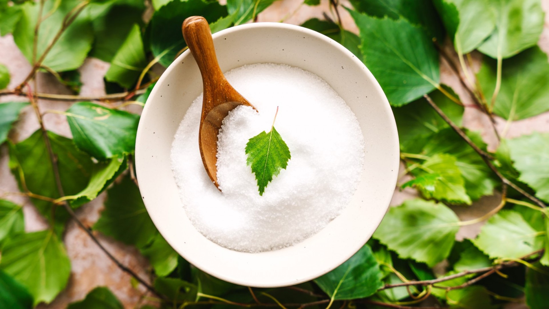 Какво представлява ксилитолът и как да го използваме като заместител на захарта