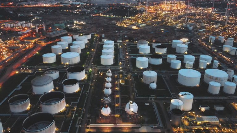 МАЕ потвърди освобождаване на огромни петролни резерви, до 400 млн. барела излизат на пазара