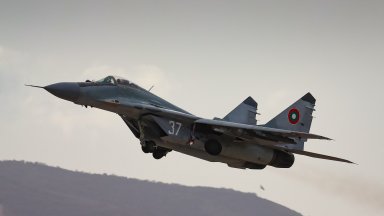 Тътен от изтребител стресна Пловдив, от ВВС обясниха, че е учение със свръхзвукова скорост