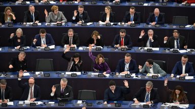 ЕП подкрепи планове за единен отбранителен пазар и съвместни военни способности