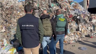 Операция на 5 континента: Европол арестува стотици за трафик на отпадъци, сред тях и българи