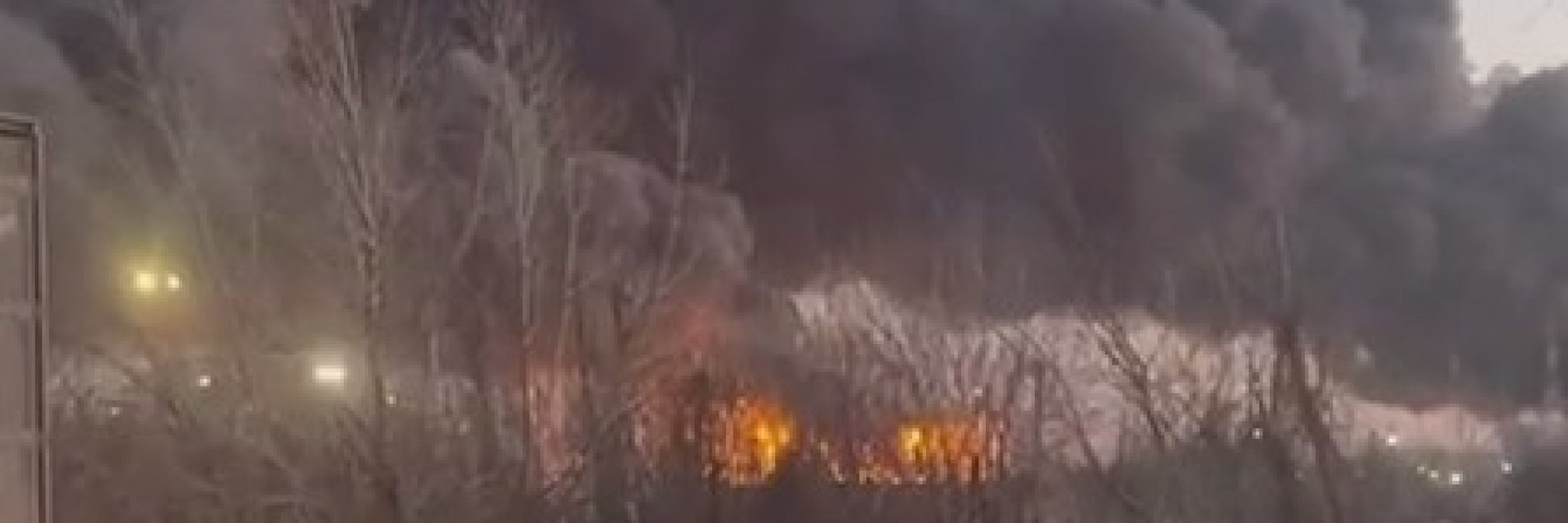 Украински дрон предизвика огромен пожар в руска петролна база (видео)