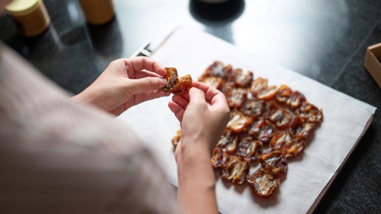 Лесен начин как да използваме фурмите като заместител на захарта в десертите