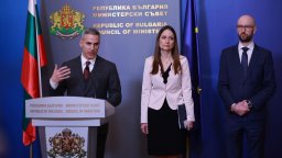 Кабинетът превежда пари по сметките на най-уязвимите заради скъпите горива