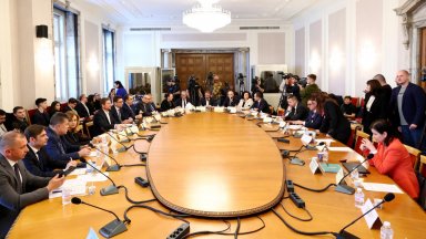 Парламентът също се зае с поскъпването на горивата