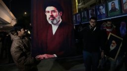 Британски издания: Моджтаба Хаменей е в кома, не знае за войната и че е начело на Иран