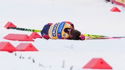 Кошмар за Норвегия: Великият Клаебо в болница след тежък удар в главата (Видео)