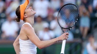 Свитолина събра багажа на изнервената Ига, а световната №1 се измъчи с тийнейджърка