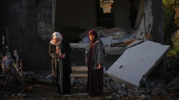 Десетки пострадаха при ракетен удар на Иран в Северен Израел (снимки/видео)