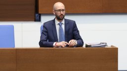 6,8 млрд. евро в резерв: Финансовият министър отчете пред парламента стабилно състояние на бюджета