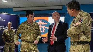 Британският министър на отбраната видя "скрита ръка на Путин" зад иранските военни методи