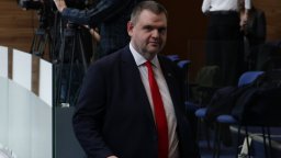 Пеевски поздрави Румен Радев за "респектиращия резултат"