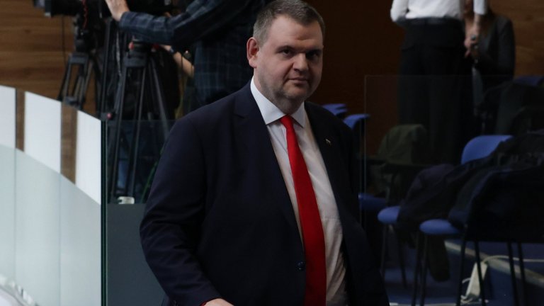 НС задължи кабинета да внесе за ратификация членството в Съвета за мир, Пеевски е доволен