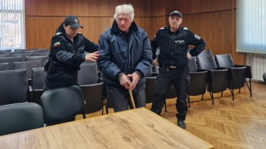 73-годишен с близо 30 присъди е задържан за кражба на пари от болницата, в която се лекувал (снимки)
