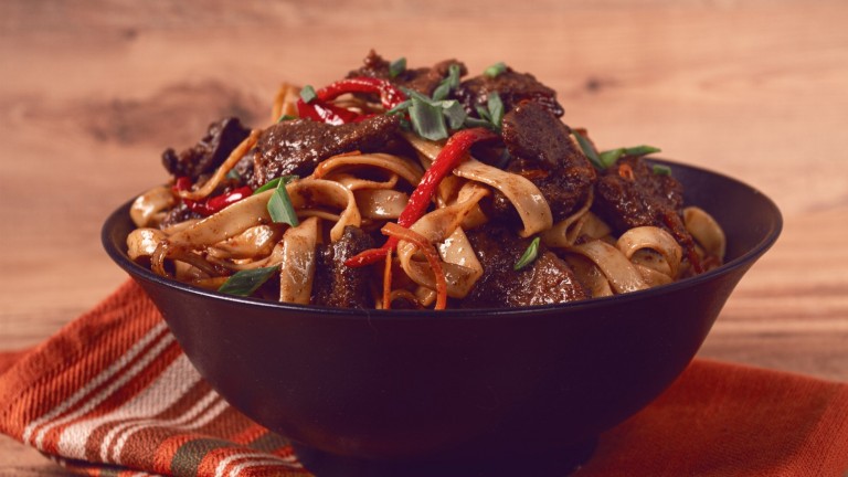 "Пияни нудли" с телешко и броколи