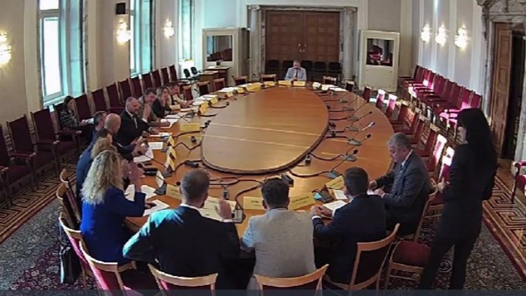 Павела Митова: Имаме ли днес петрол? Ето защо бе 26-секундното заседание на комисията