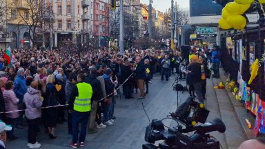 Протест пред Съдебната палата в София за истината около случаите "Петрохан" и "Околчица" (снимки/видео)