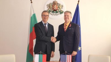 Трайков обсъди удължаване на дерогацията за "Лукойл Нефтохим" с американския посланик