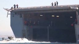 На Харг непрекъснато се товарели танкери, САЩ пращат морски пехотинци в Ормузкия проток