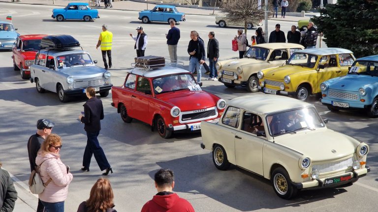 Над 150 автомобила на 15-ия международен "Трабант фест" във Велико Търново (снимки)